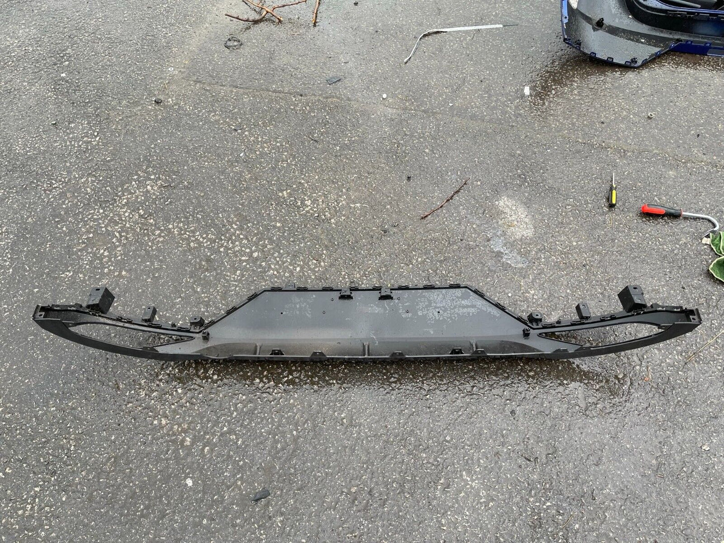 HYUNDAI I20 2020-ON REAR BUMPER DIFFUSER LOWER PART VALLANCE GENUINE DAMAGED