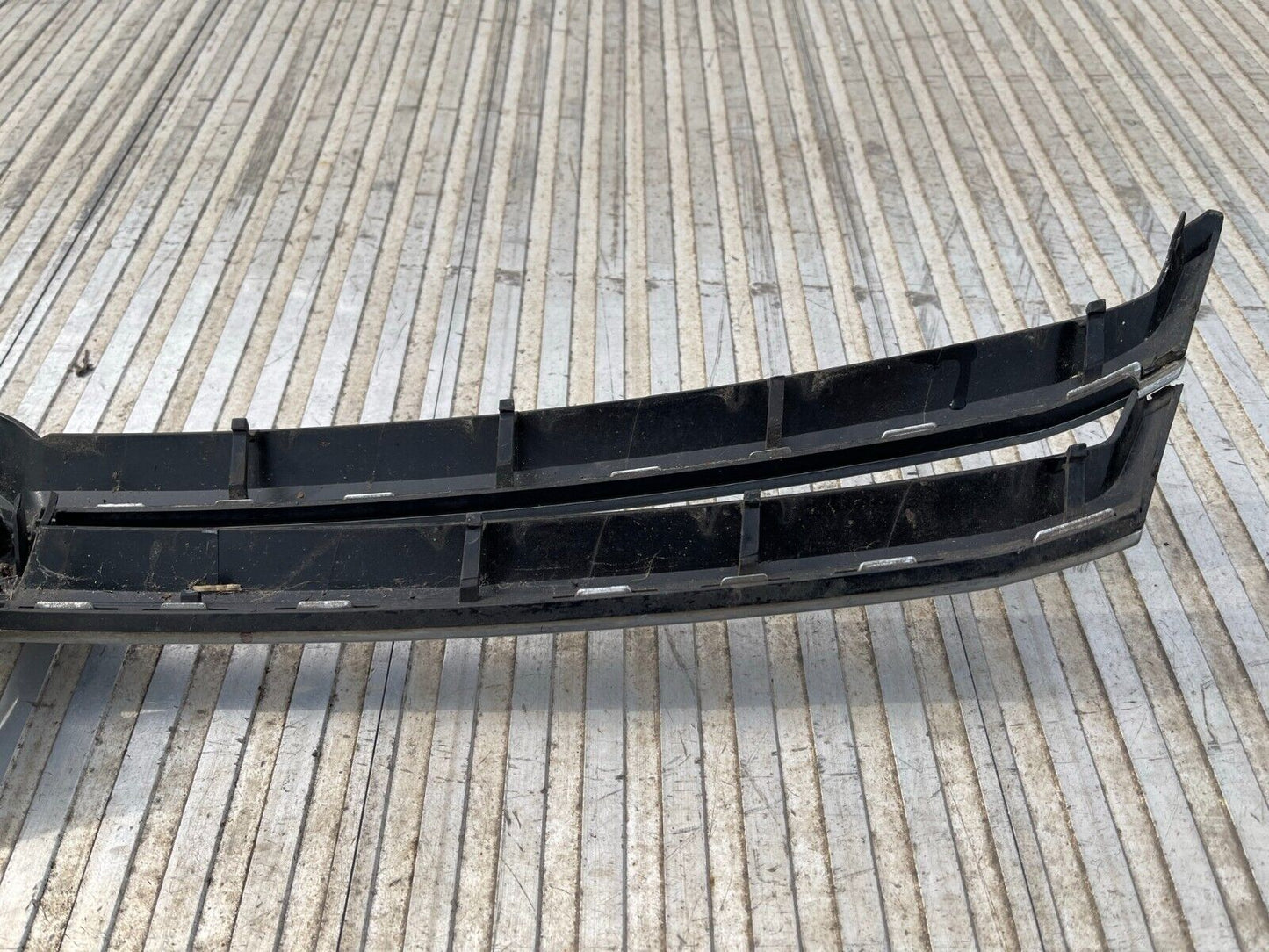 Chrome Component of Genuine Volkswagen Tourareg Grille 7P6853651A