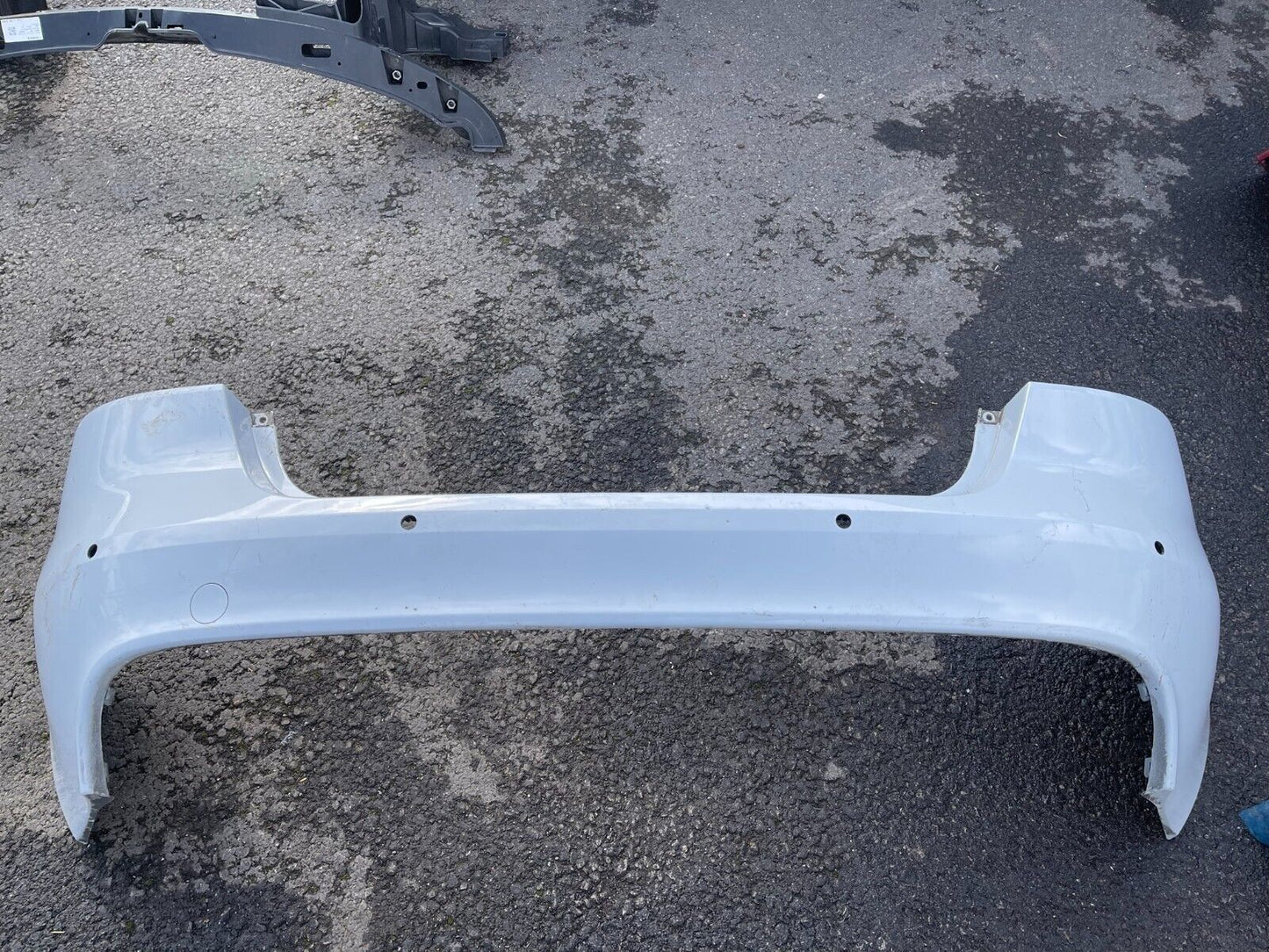 GENUINE JAGUAR XE 2015-ONWARDS REAR BUMPER IN WHITE P/N:GX7317D781AAW