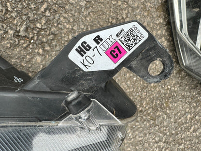 GENUINE TOYOTA YARIS 2022 ONWARDS HEADLIGHT RIGHT DRIVERS DAMAGED