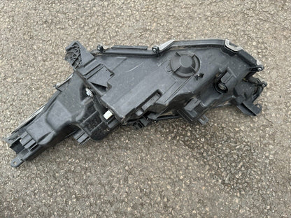 GENUINE TOYOTA YARIS 2022 ONWARDS HEADLIGHT RIGHT DRIVERS DAMAGED