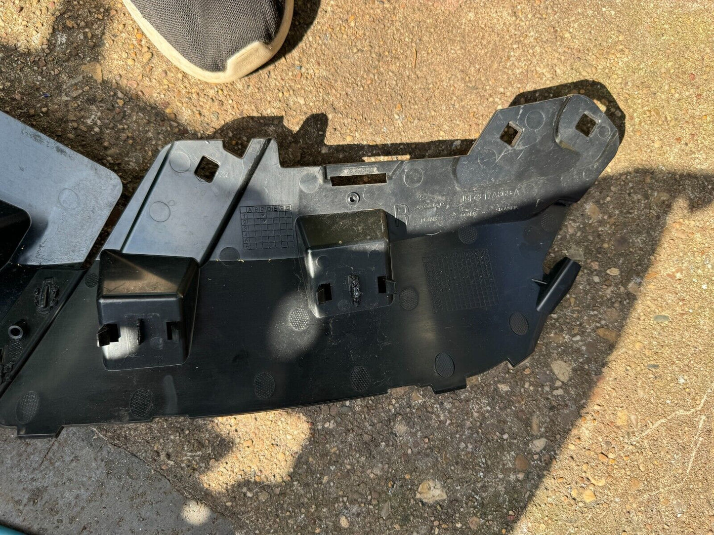 2023 Jaguar I Pace Inner Bumper Bracket Top/Centre Section J9D317640A Genuine