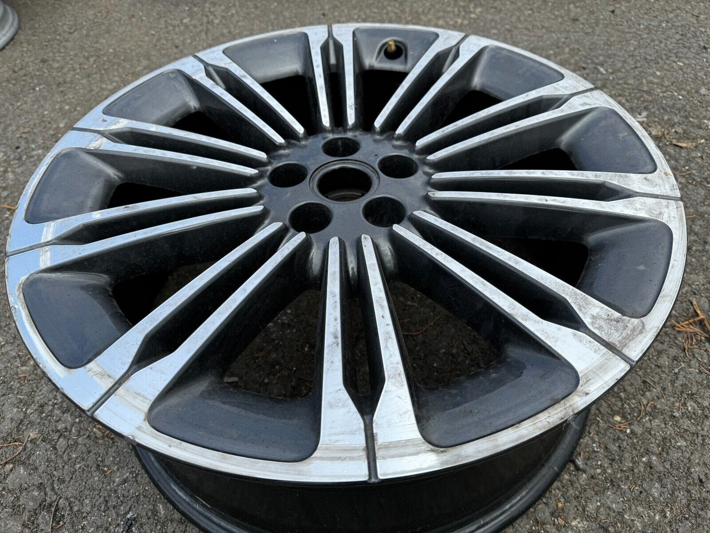 Genuine Range Rover 20” Style 1075 Diamond Cut and Grey Alloy Wheel