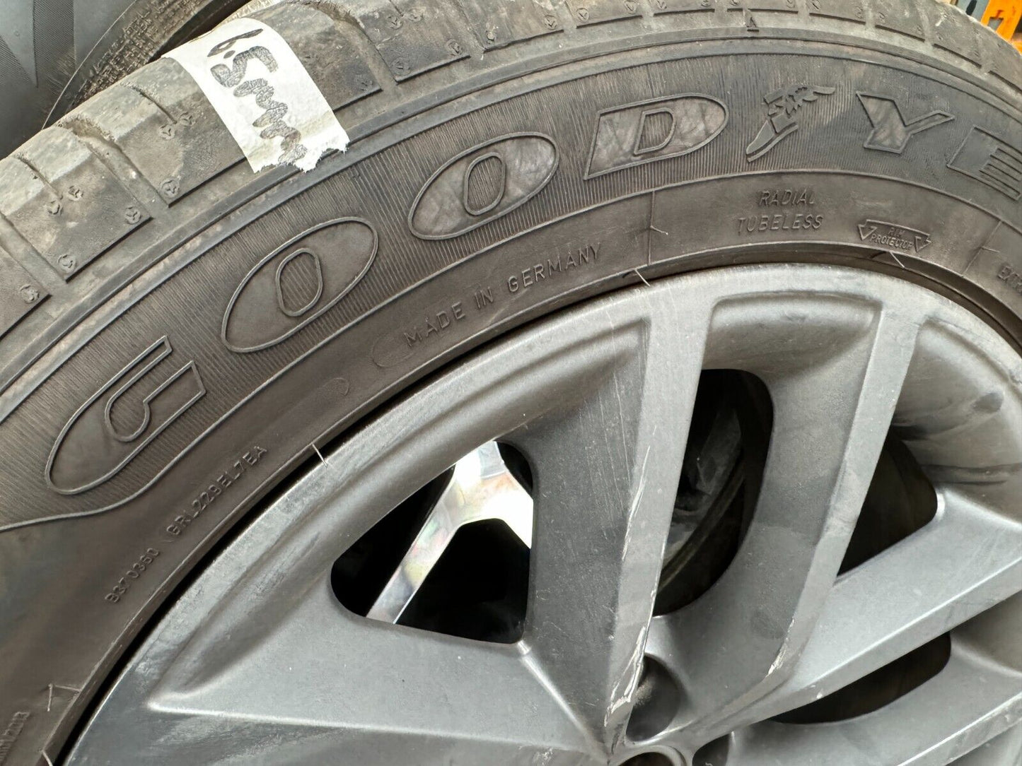 1× 255 50 20 109W Goodyear Eagle F1 AT Asymmetric 5.5mm Dot 1723