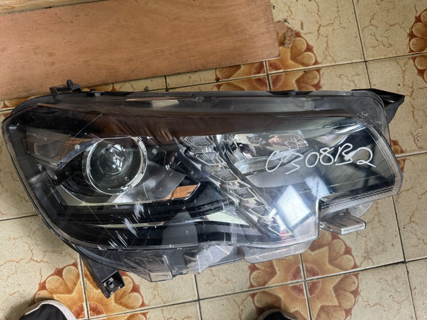 Peugeot Rifter 2019+ Headlight Headlamp RIGHT SIDE 9816826580 Scratched Lens