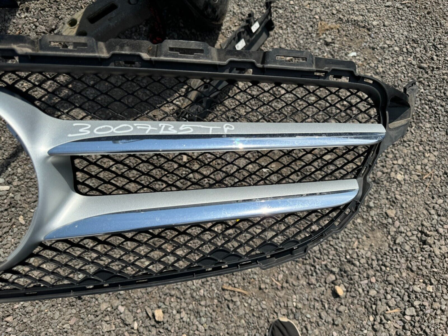 MERCEDES C CLASS W205 AMG FRONT BUMPER GRILLE ♻️ A205880