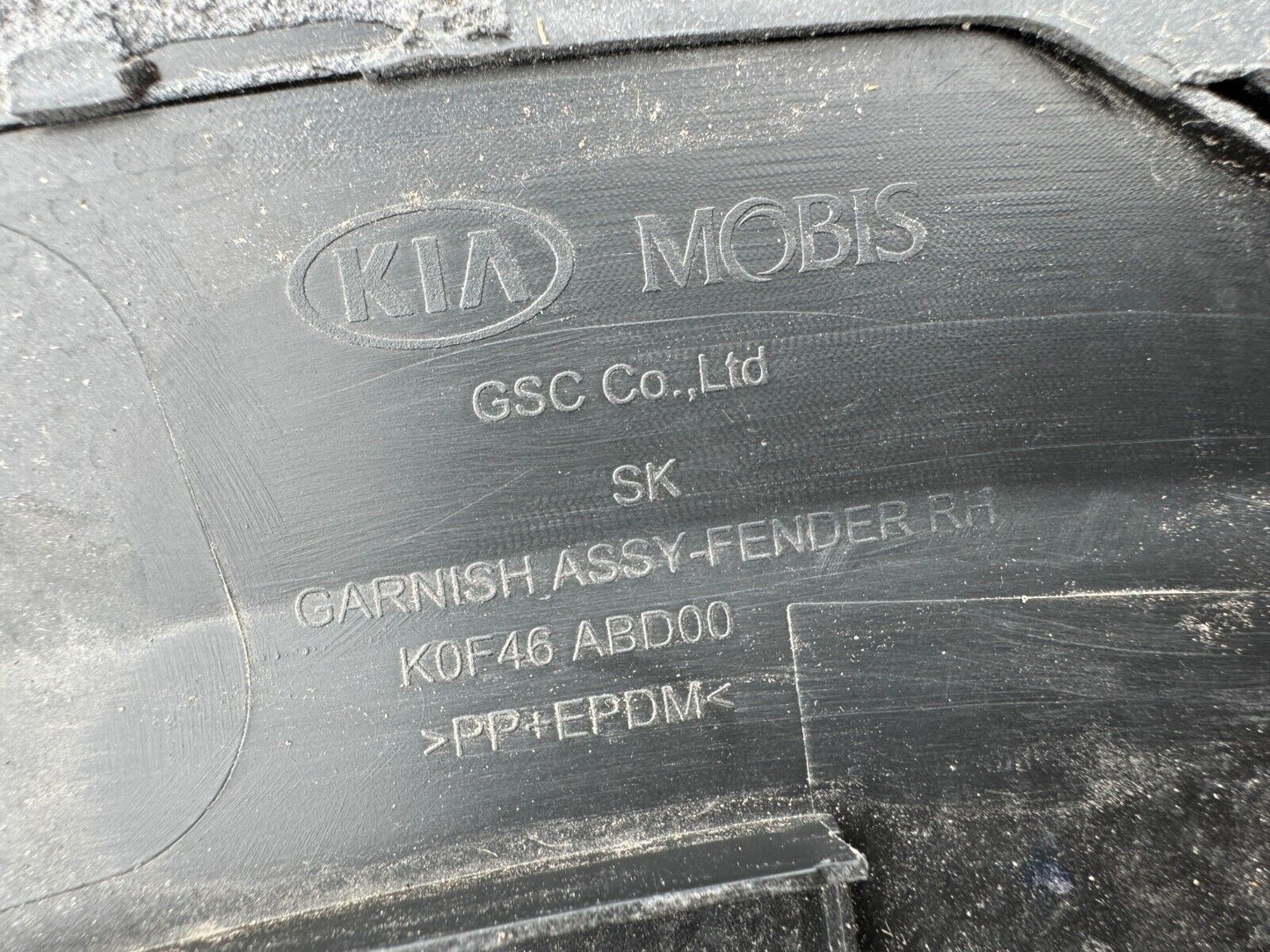 Garnish Assembly Fender - Kia (K0F46-ABD00)