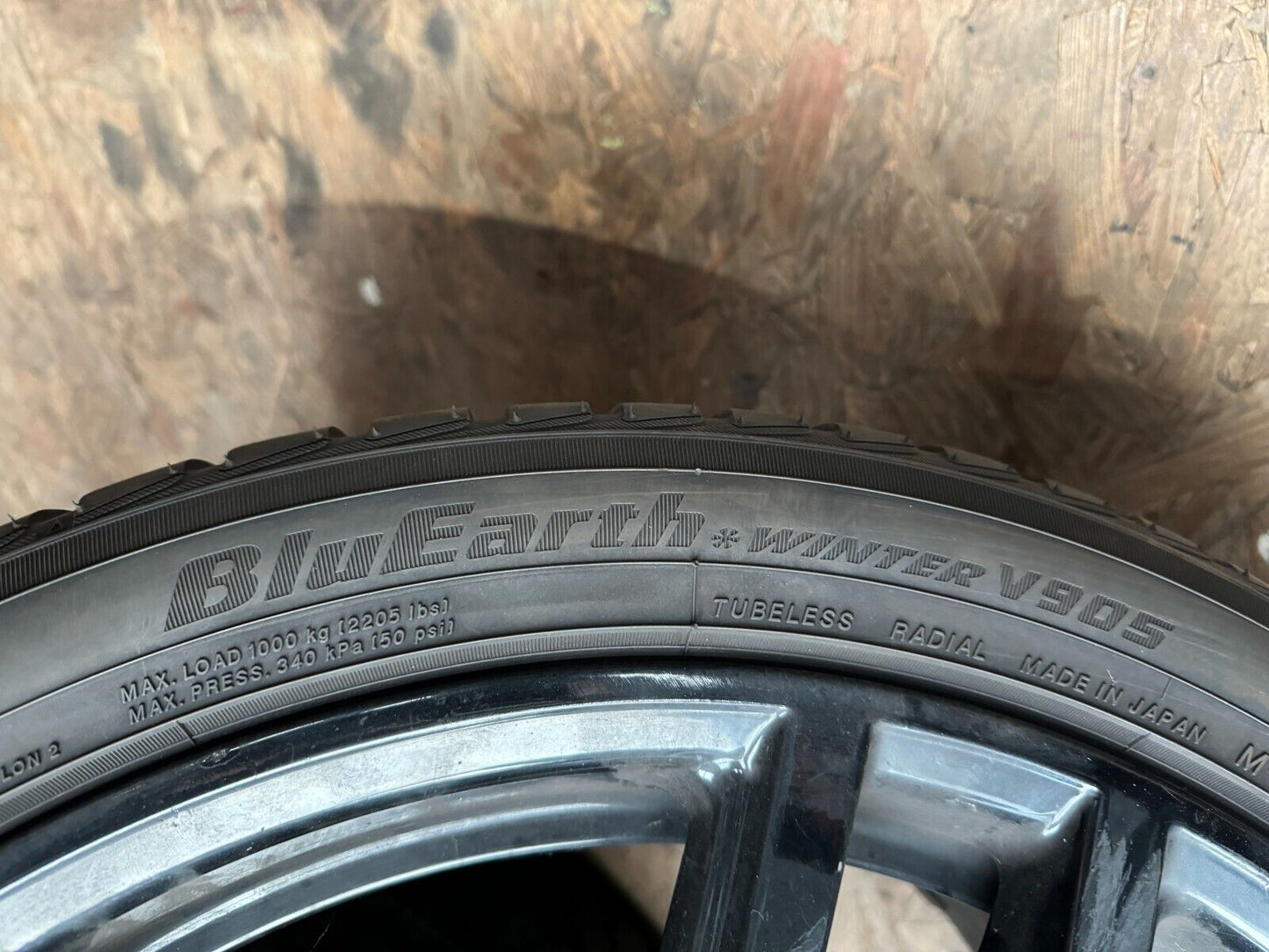 WINTER TYRE Yokohama BluEarth-Winter (V905) 325/30 R21 108V XL M+S REPAIR, READ!