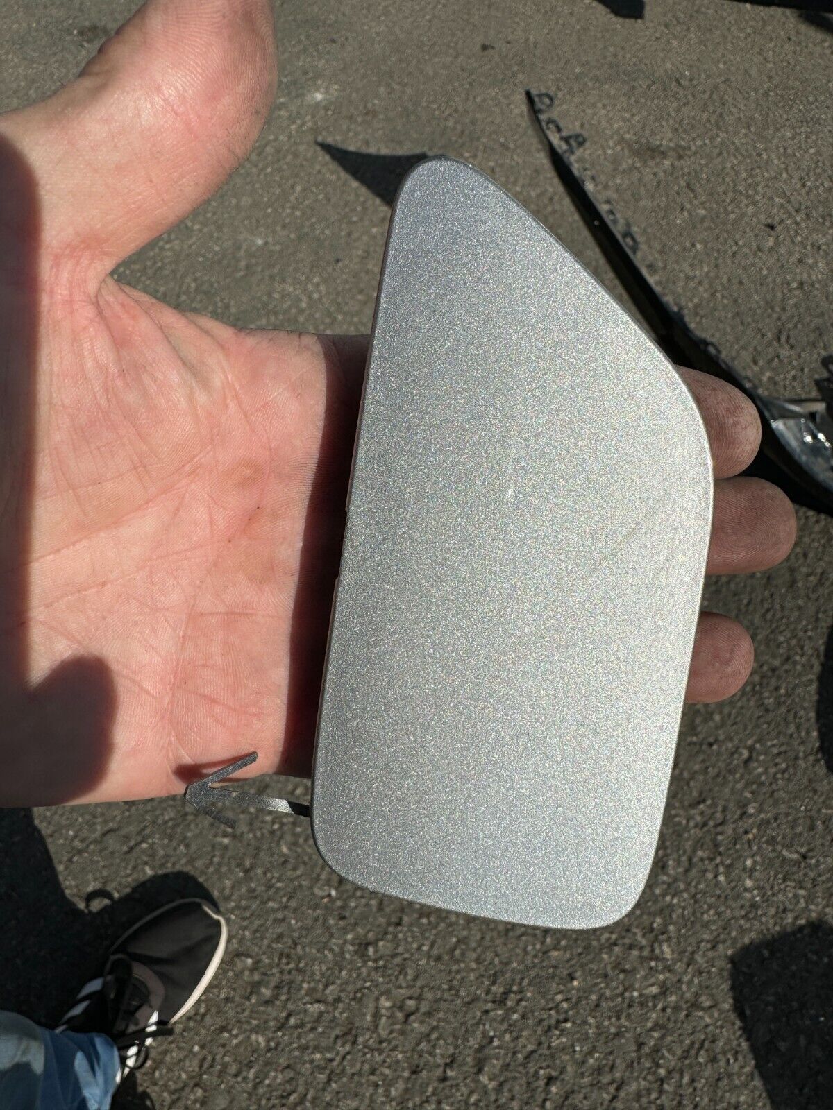 GENUINE Nissan Leaf 2018-2022 Front Bumper Tow Eye Cover 622A05SK0A