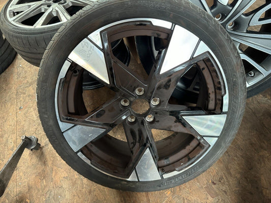 2024 Volvo EX40 alloy wheel 20x8j