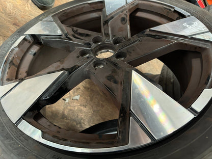 2024 Volvo EX40 alloy wheel 20x8j