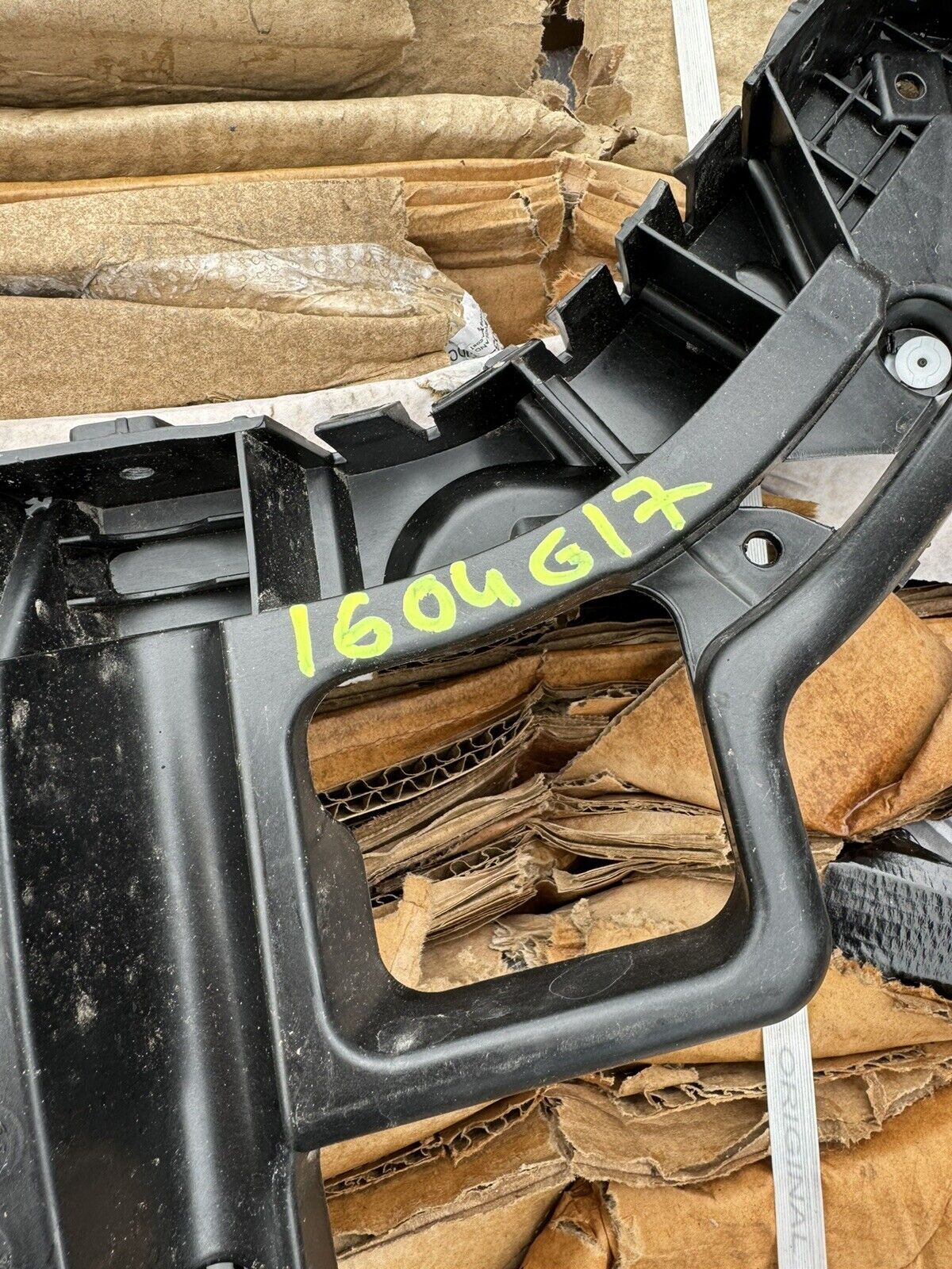 POLESTAR POLESTAR 2 EV BUMPER BRACKET REAR LEFT 2021-2023 31663652