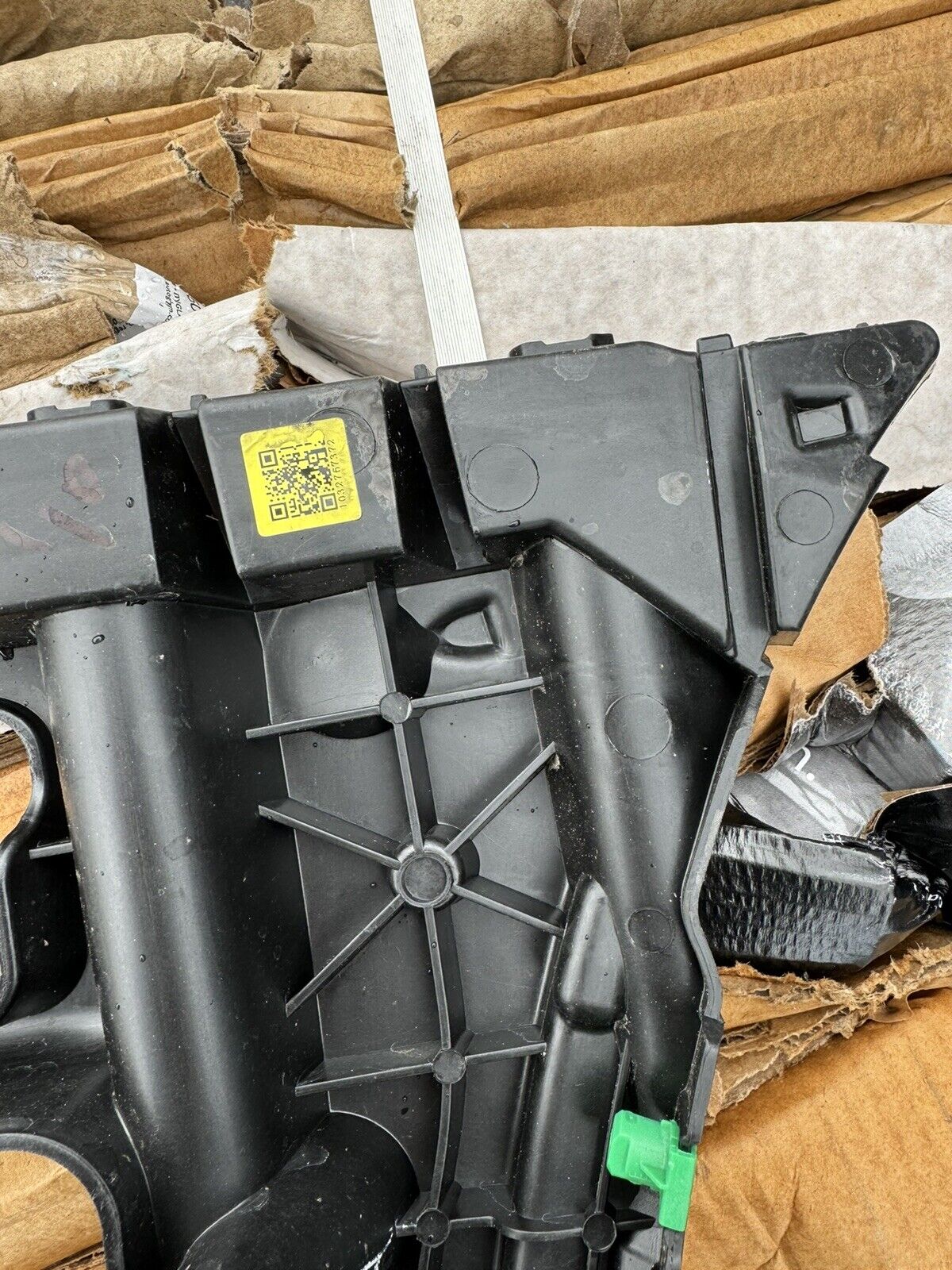 POLESTAR POLESTAR 2 EV BUMPER BRACKET REAR LEFT 2021-2023 31663652