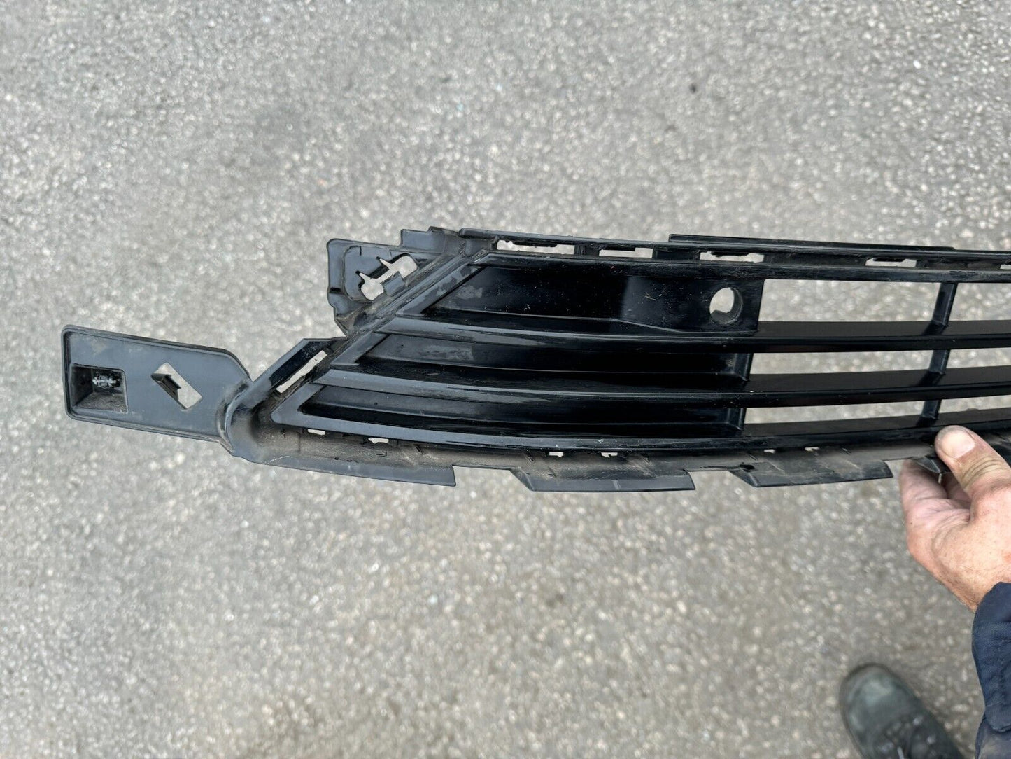 2021-2024 POLESTAR 2 BASE EV FRONT BUMPER GRILL LOWER 31663679