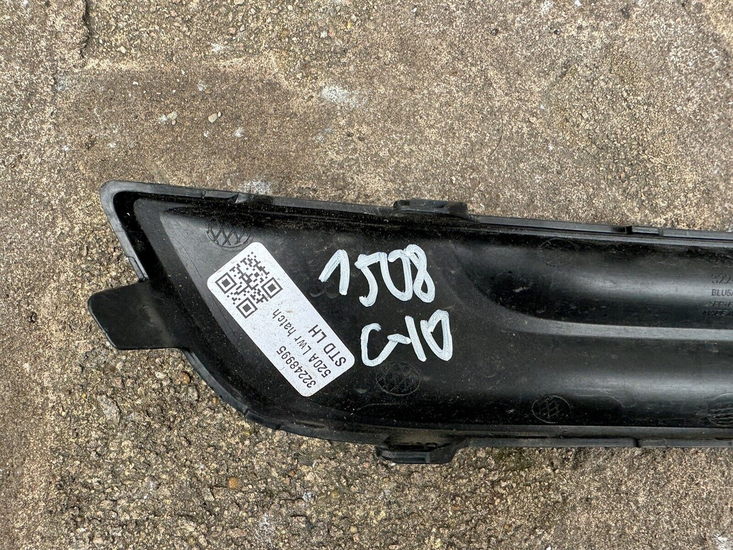 Volvo v90 Front bumper overrider, left with part number 32248995