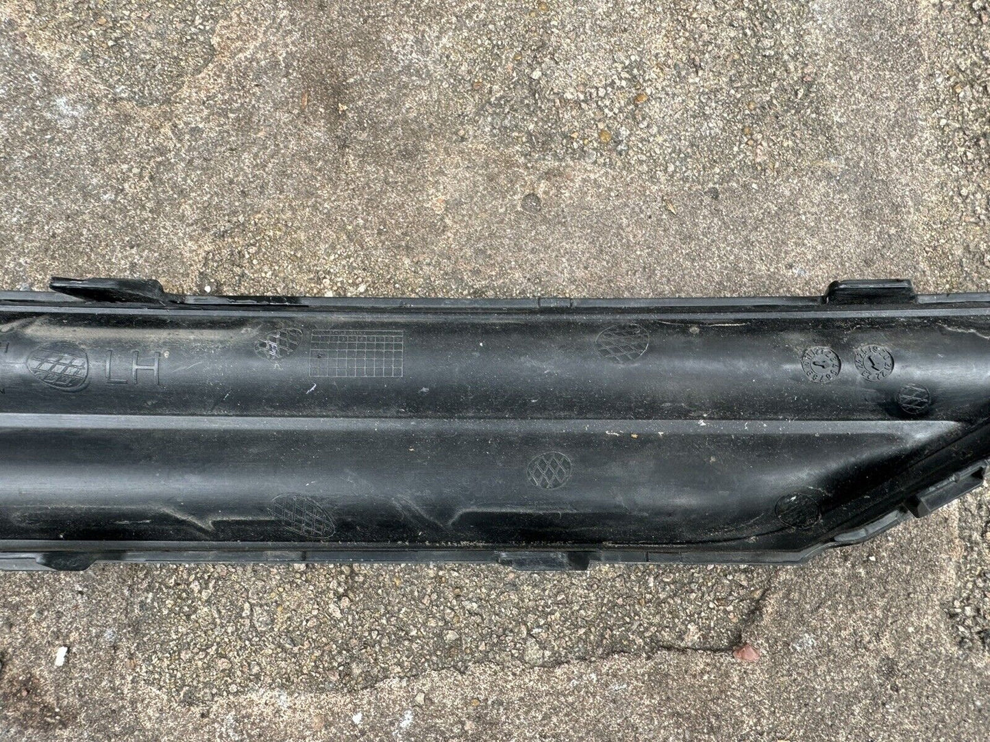 Volvo v90 Front bumper overrider, left with part number 32248995