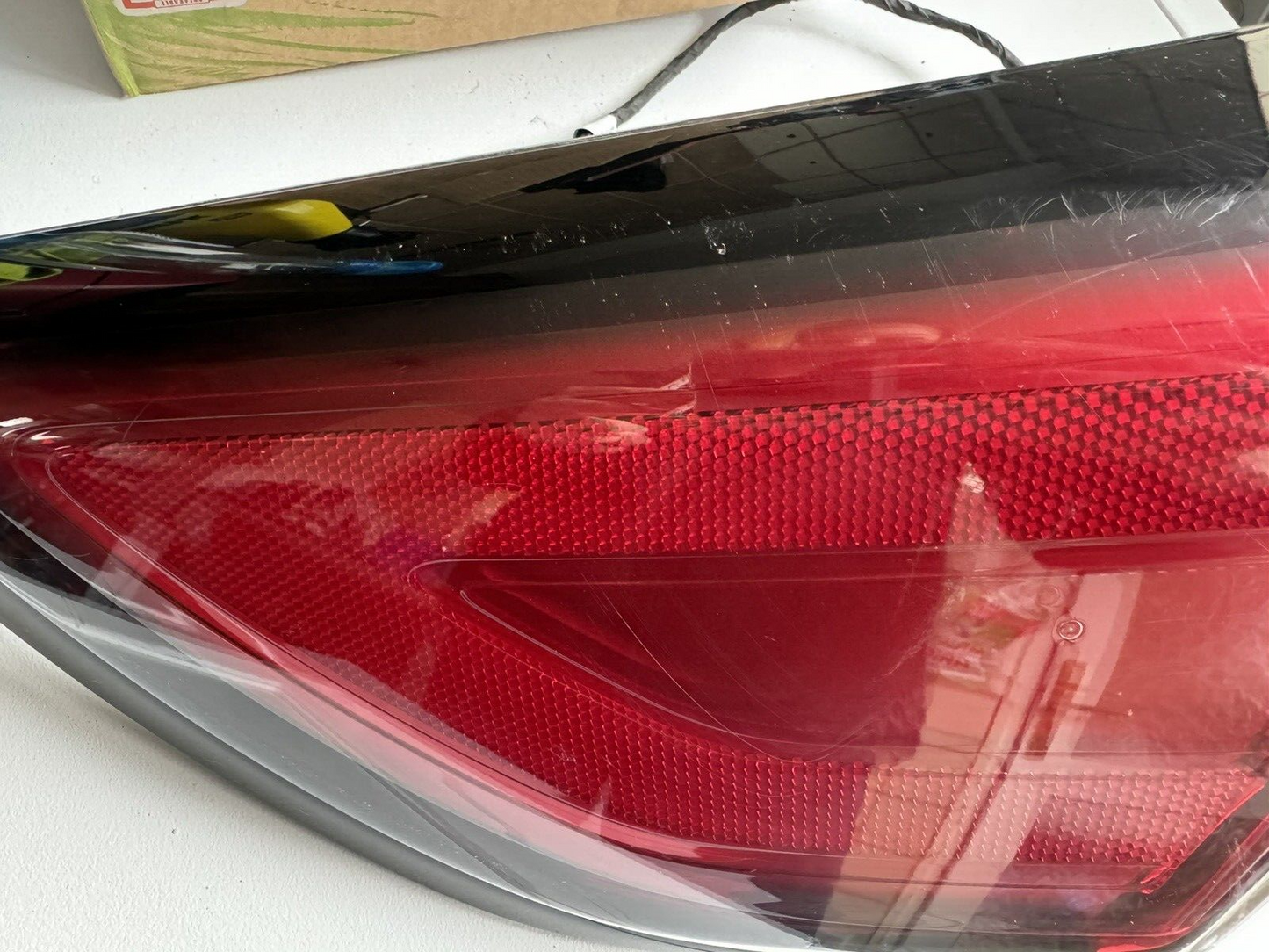 Left HAND TAILGATE LIGHT / 986133123 LV4B13405BE / 2816749 FOR FORD KUGA