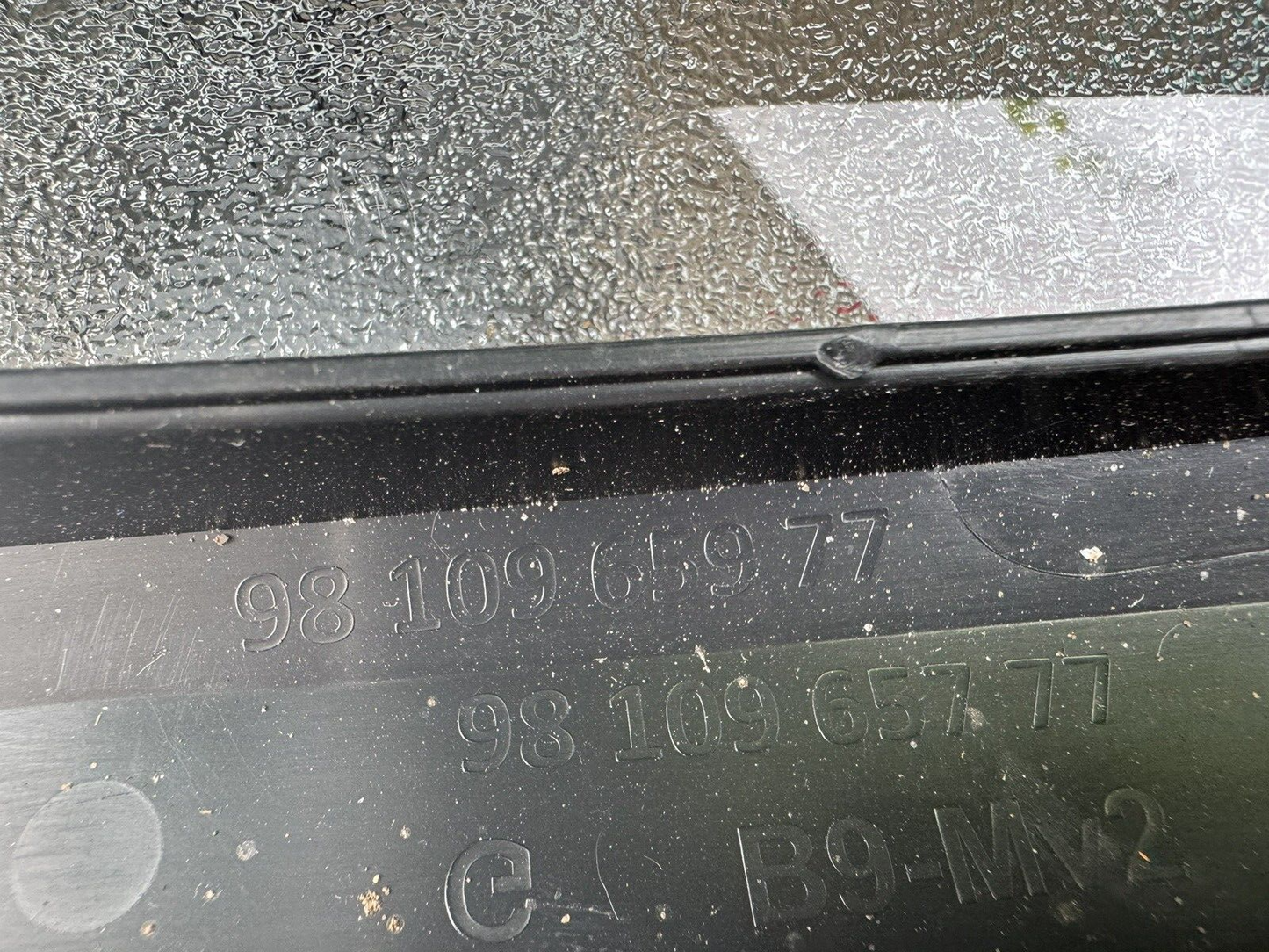 GENUINE PEUGEOT/CITROEN BERLINGO FRONT FOG GRILL 9810965977 2015-18