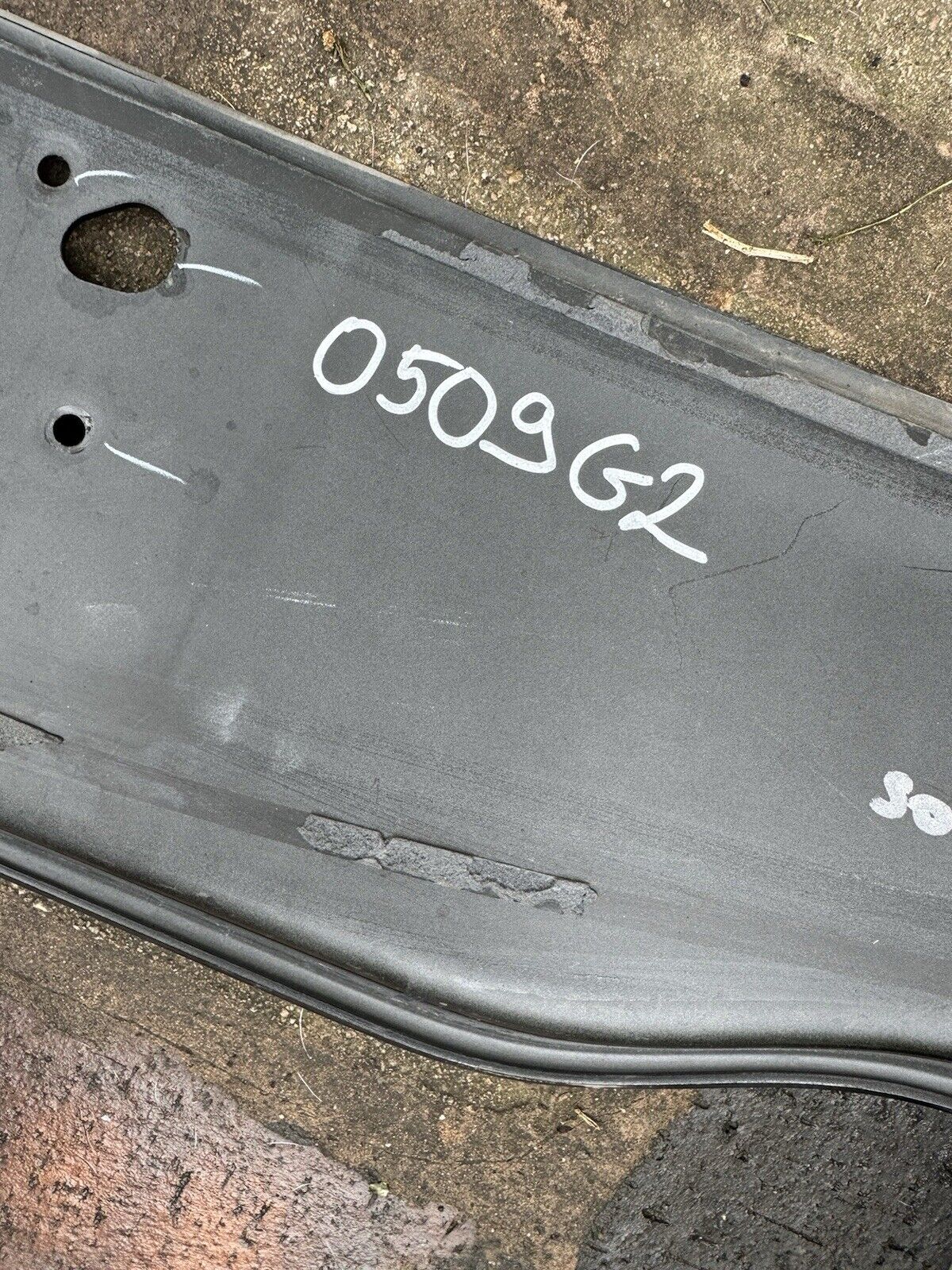 OEM LAND ROVER DISCOVERY SPORT L550 R DYNAMIC REAR NUMBER PLATE TRIM GK7M13418A