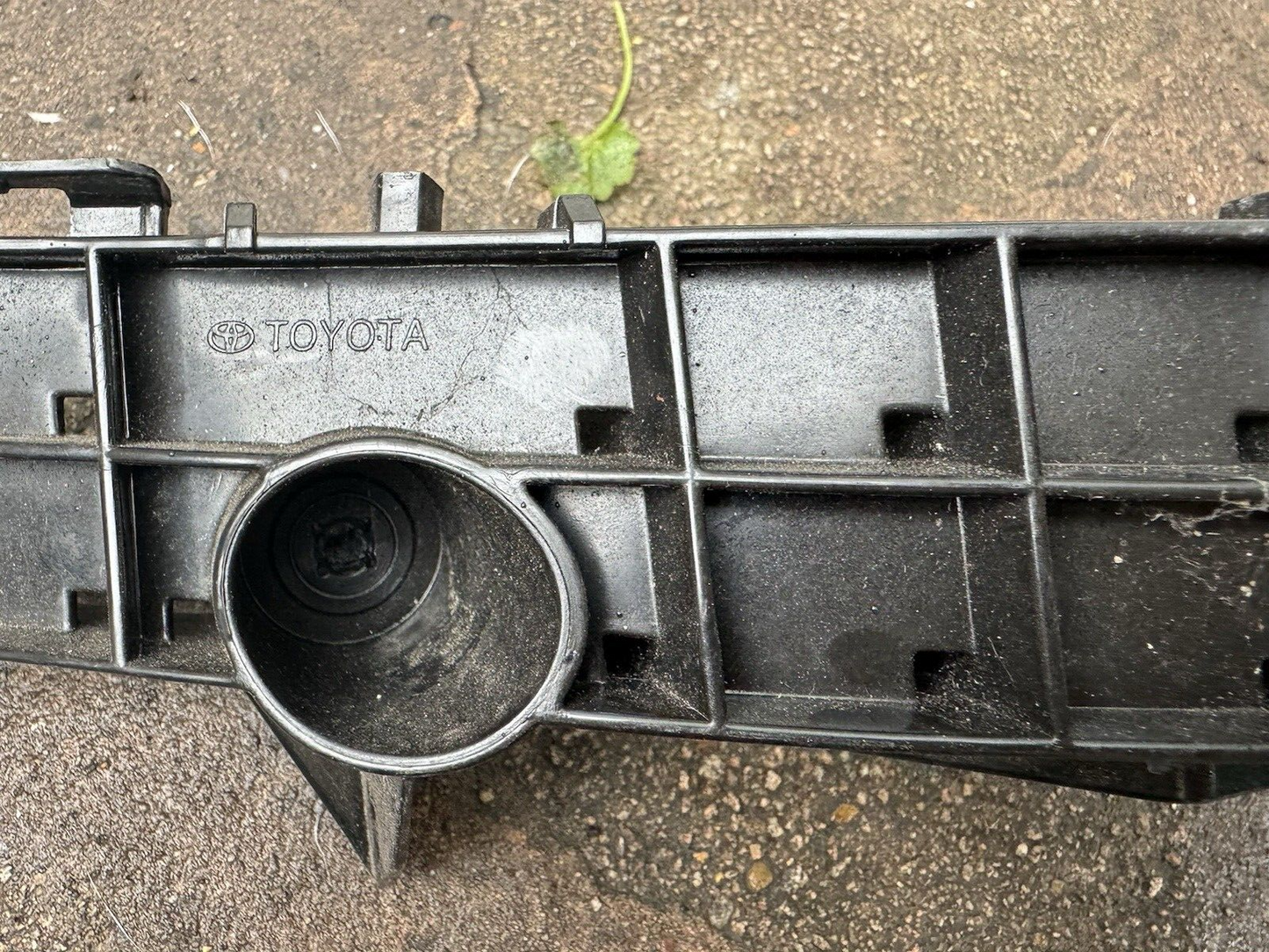 Toyota C-HR Rear Bumper Right Bracket Holder 52575-F4010