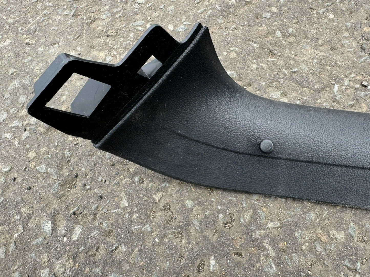 VOLKSWAGEN GOLF MK8 CD REAR LID RIGHT UPPER PANEL TRIM 5H6867704 GENUINE