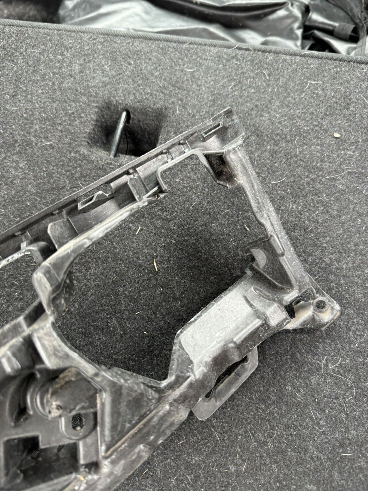 Mount Bracket - Volvo (32227396) LH