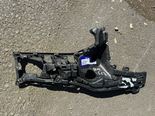 Mount Bracket - Volvo (32227397) RH