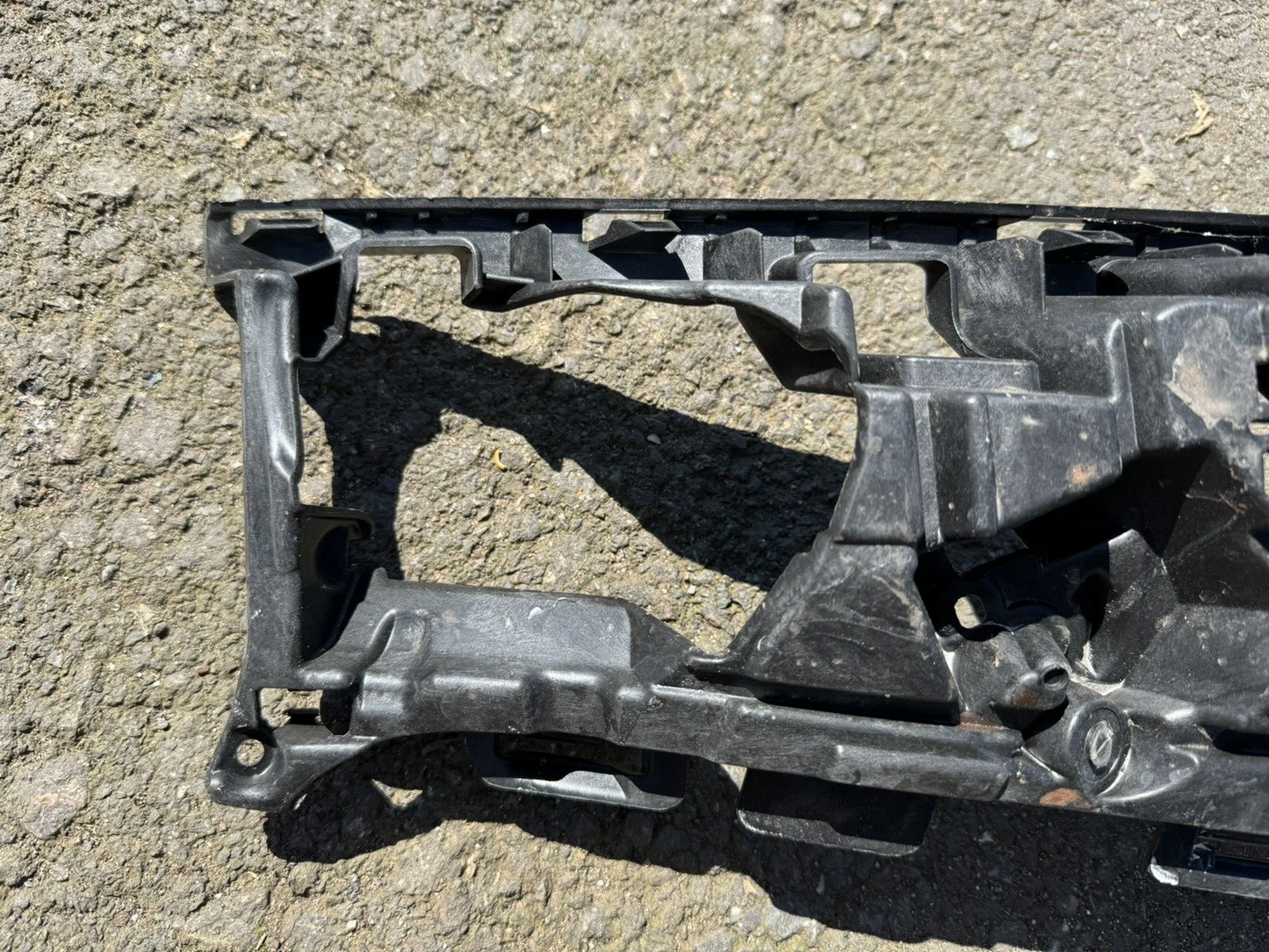 Mount Bracket - Volvo (32227397) RH