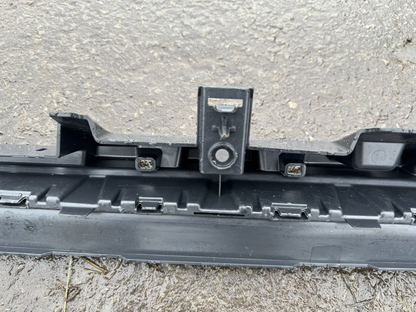 2019 ON L663 LAND ROVER DEFENDER 110 REAR CENTRE BUMPER BRACKET L8B217B861A