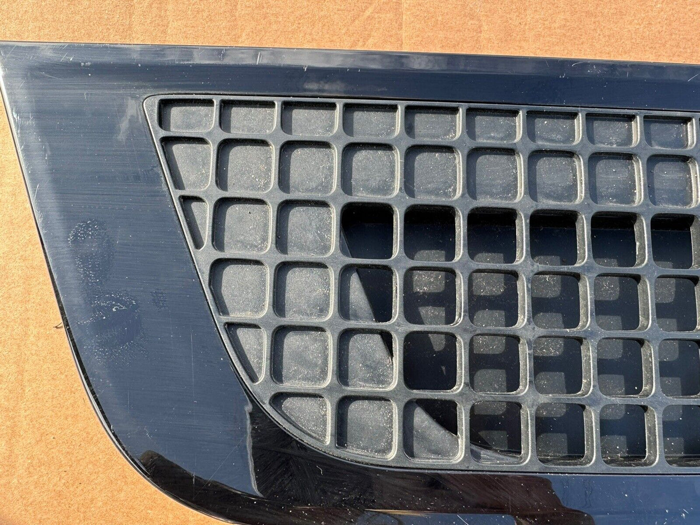 Land Rover Defender Front Right Wing Grill 2019 on N8B2-280B10-BA Genuine