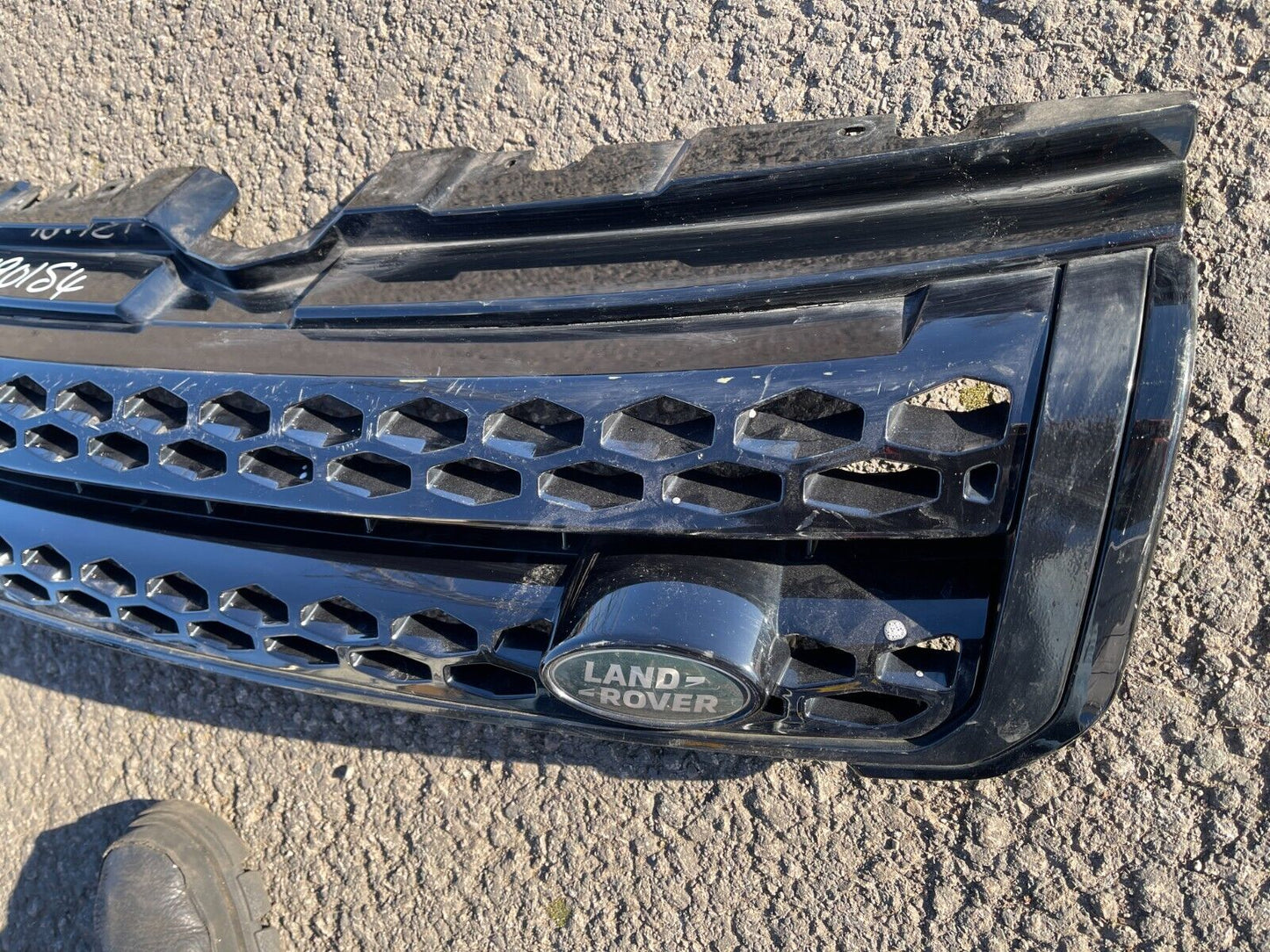 range rover land rover evoque front grille gj32-8l001-a gloss black damaged