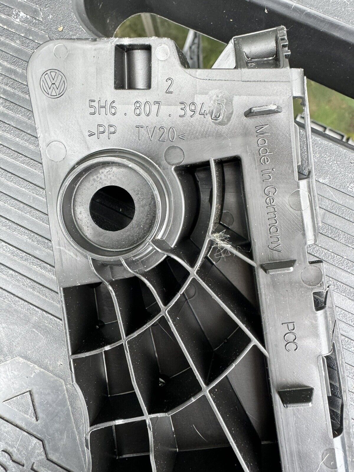 VOLKSWAGEN GOLF Mk8 Drivers Right Rear Bumper Guide Support Bracket 5H6807394D