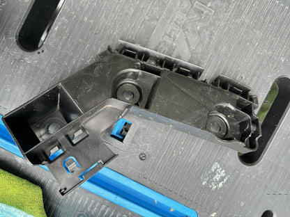 VOLKSWAGEN GOLF Mk8 Drivers Right Rear Bumper Guide Support Bracket 5H6807394D