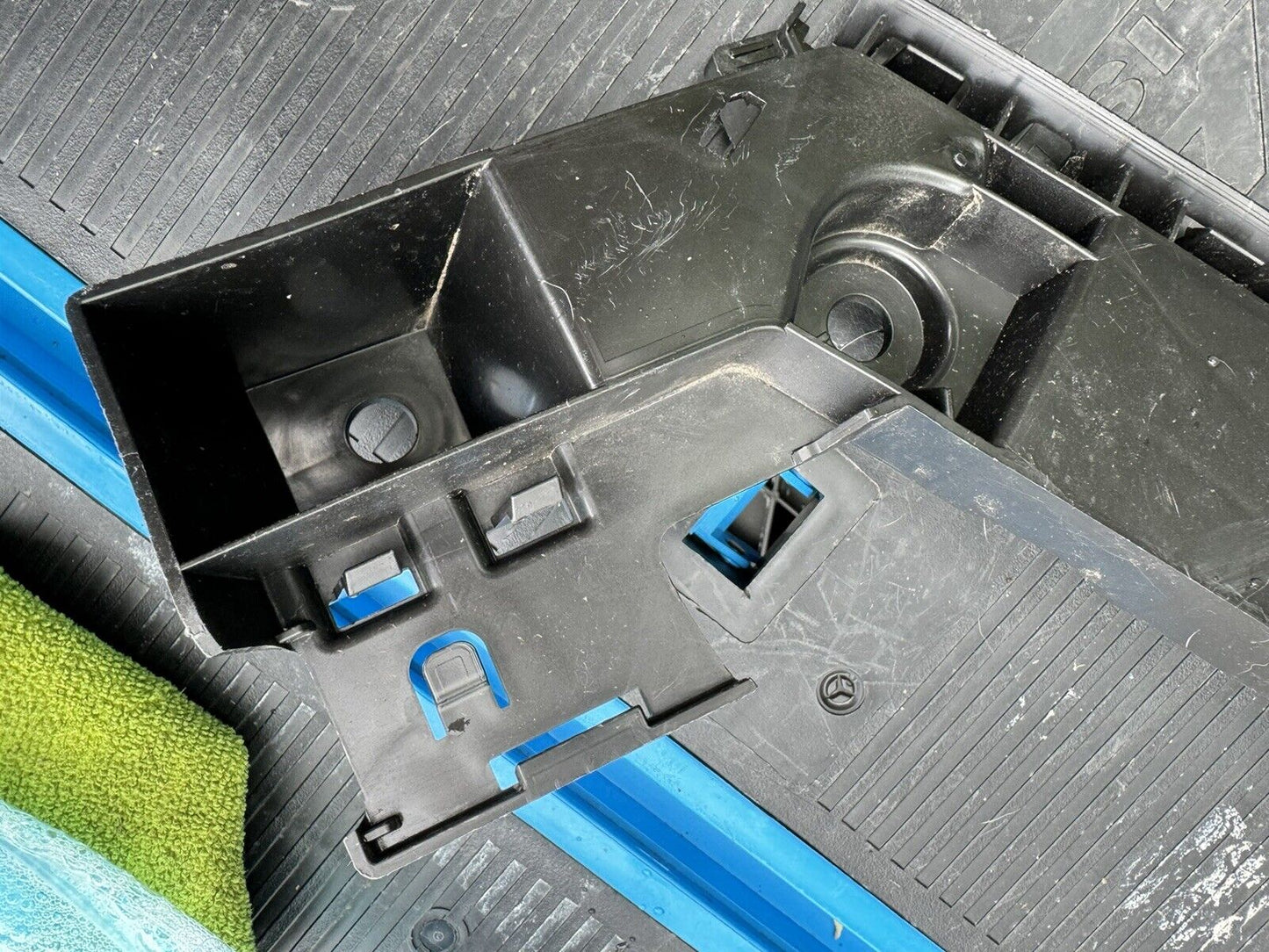 VOLKSWAGEN GOLF Mk8 Drivers Right Rear Bumper Guide Support Bracket 5H6807394D