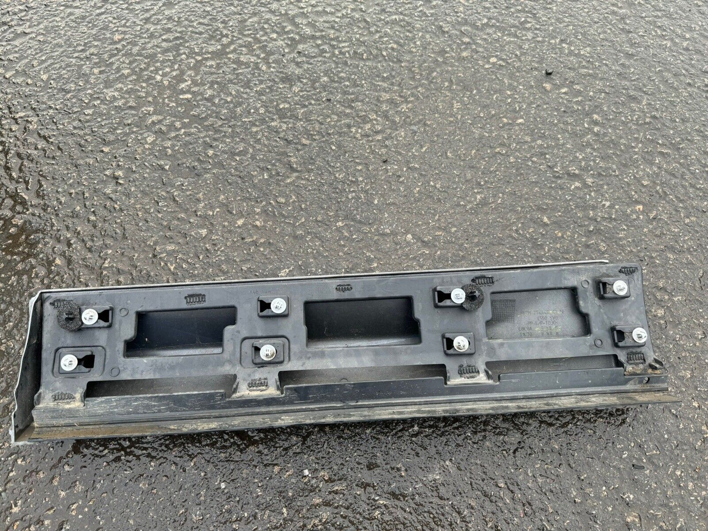 Genuine LAND ROVER DISCOVERY SPORT L550 RIGHT SIDE DOOR MOLDING FK72274A48ACW