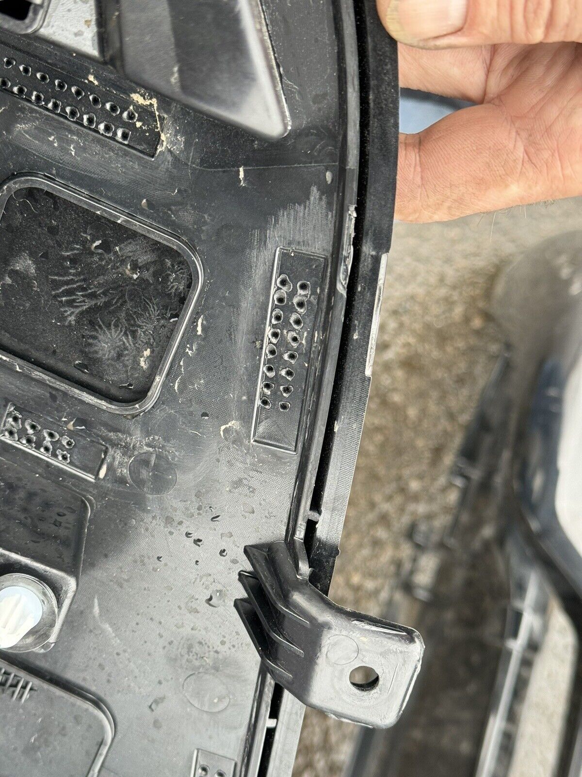 GENUINE KIA NIRO PASSENGER SIDE LEFT QUARTER PANEL COVER 87853-AO000