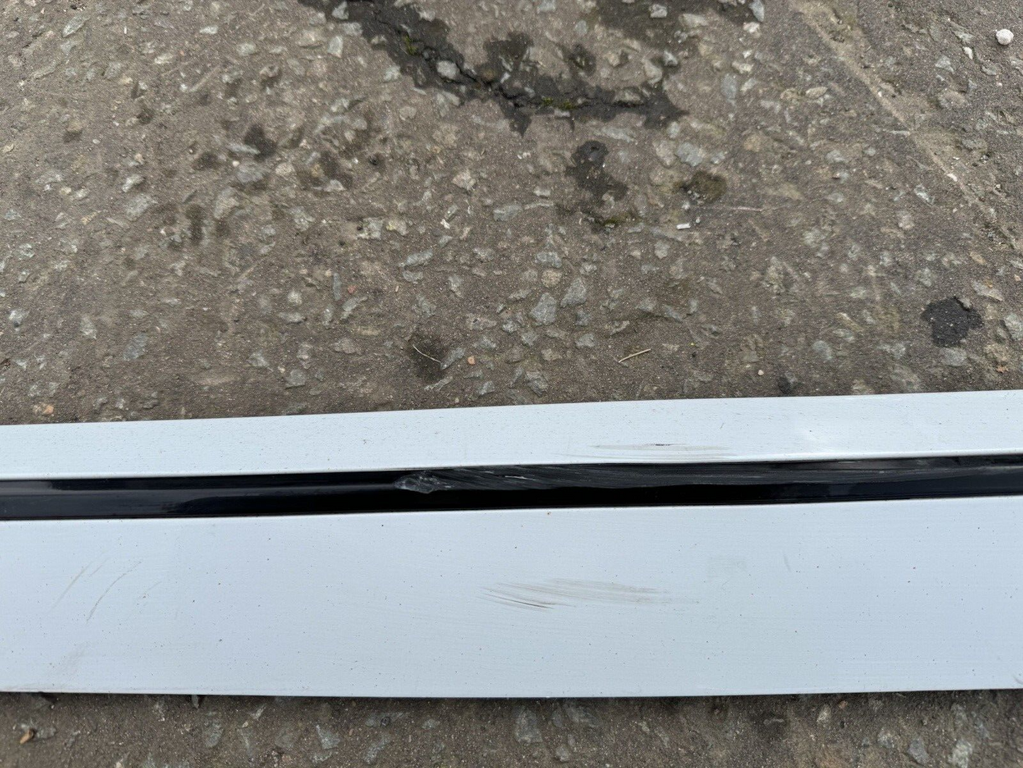 SKODA SUPERB B8 3V Estate Hybrid Front Right Door Lower Molding 3V0853294