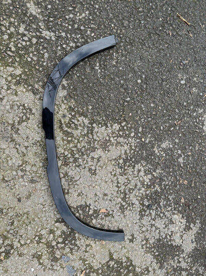 LAND ROVER DEFENDER L663 FRONT LEFT ARCH MOULDING L8B216A075