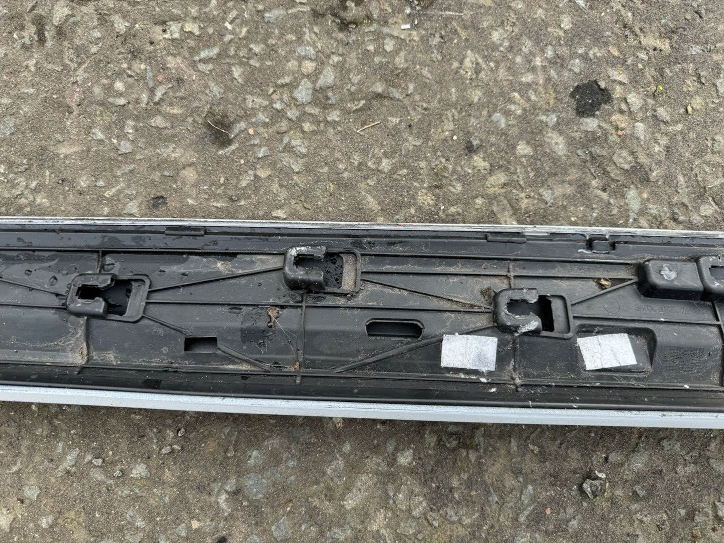 SKODA SUPERB B8 3V Estate Hybrid Front Right Door Lower Molding 3V0853294