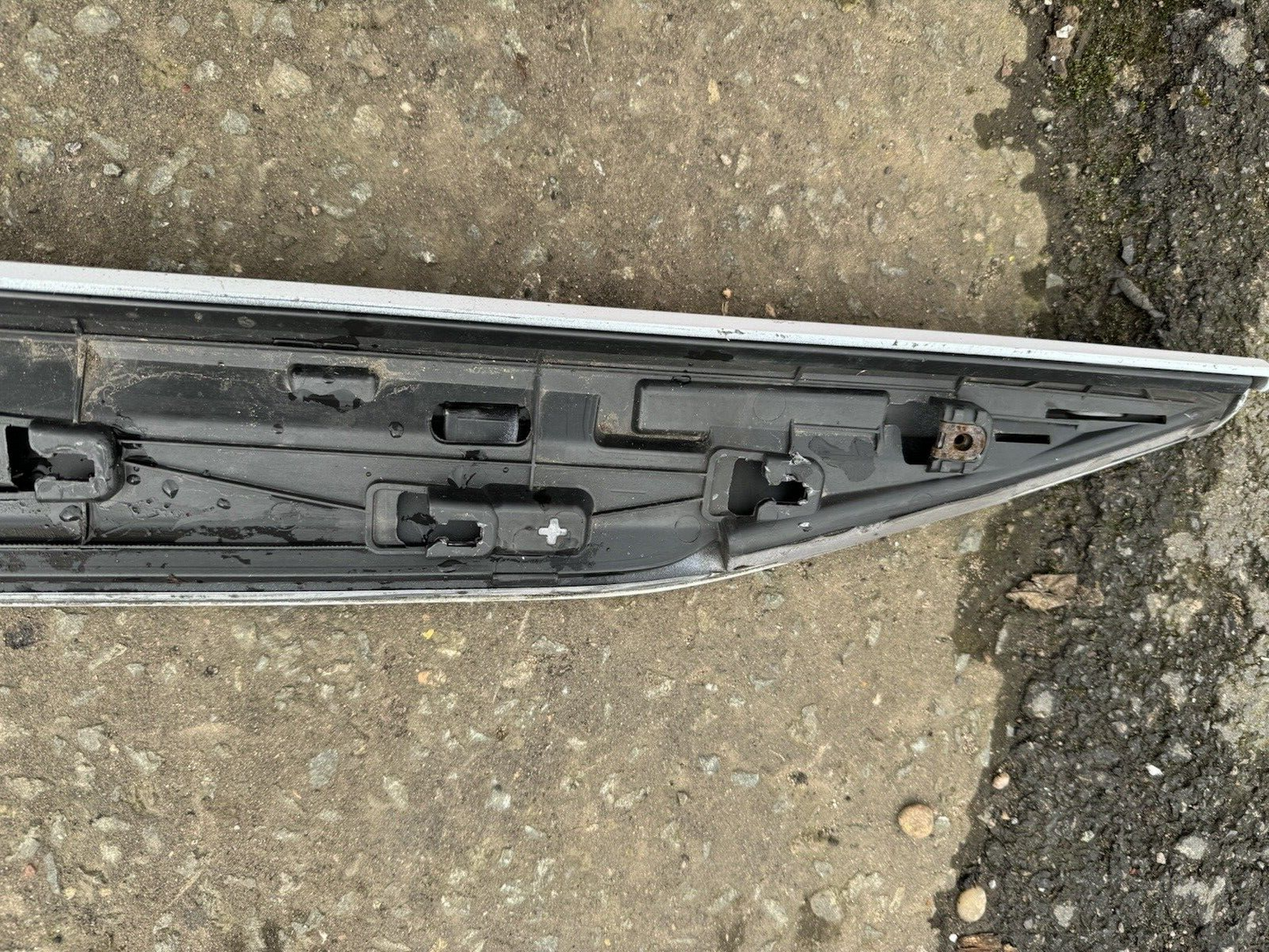 SKODA SUPERB B8 3V Estate Hybrid Front Right Door Lower Molding 3V0853294