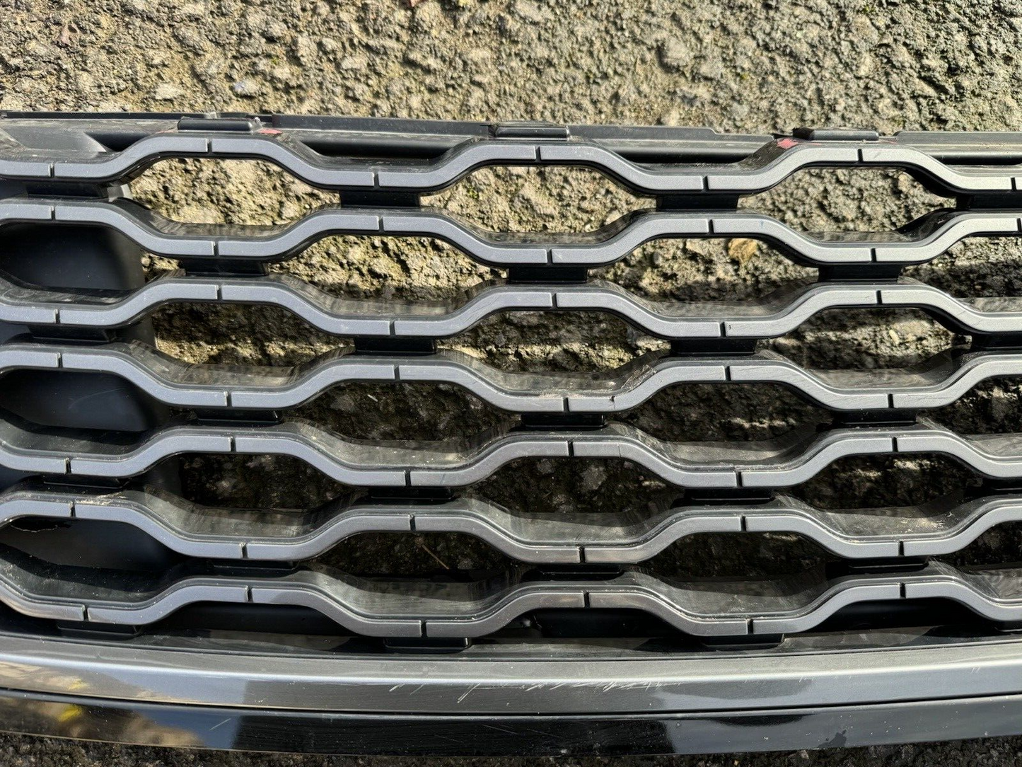 land rover velar black surround grille m8a2r708l