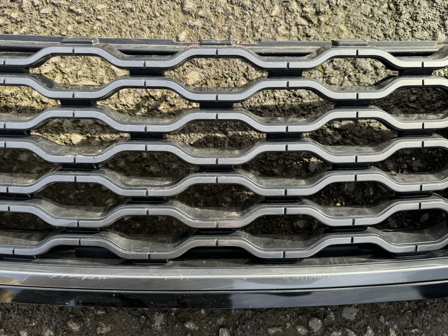 land rover velar black surround grille m8a2r708l