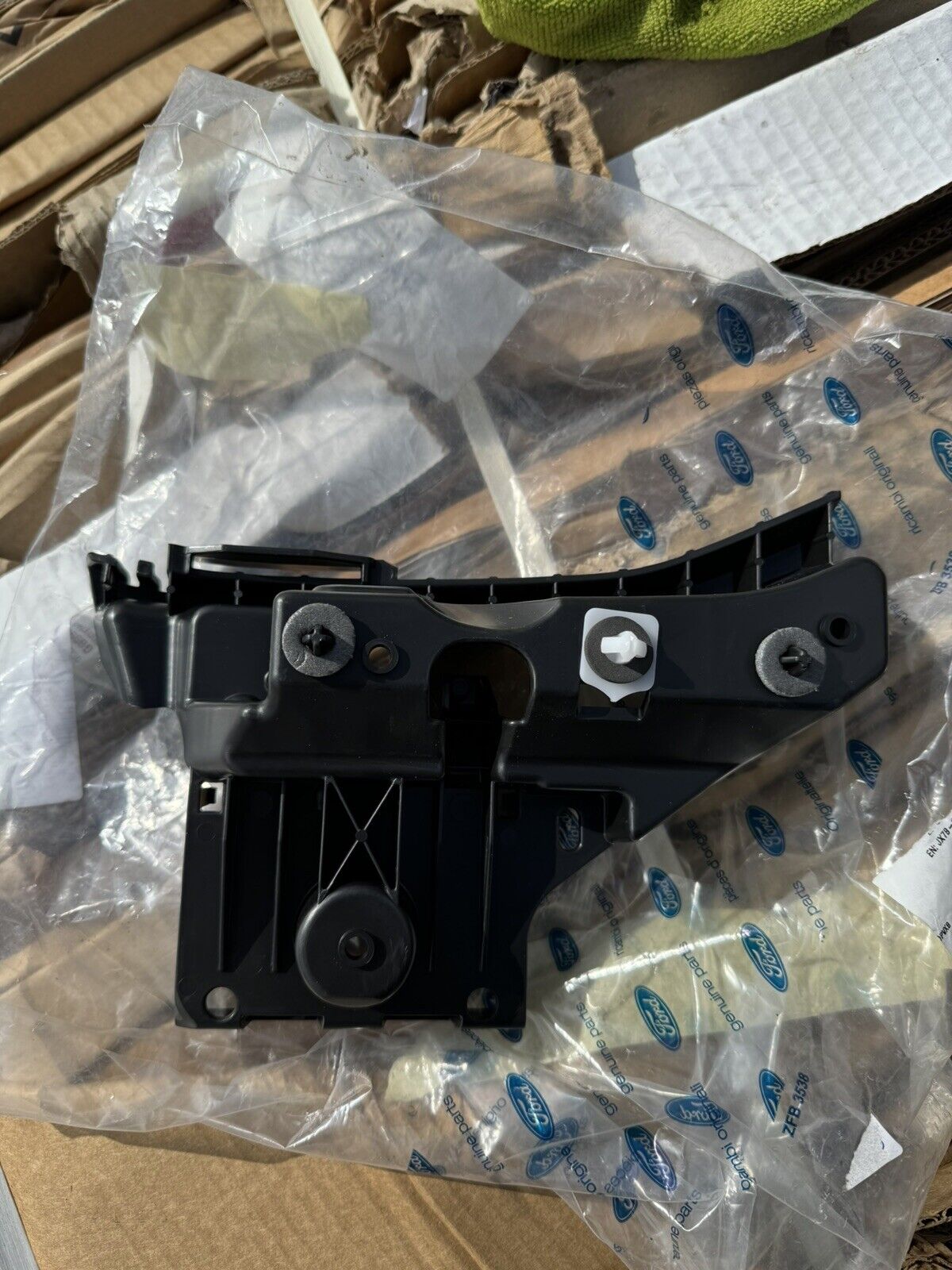 GENUINE OEM FORD FOCUS REAR RIGHT OS BUMPER MOUNTING BRACKET 2379791