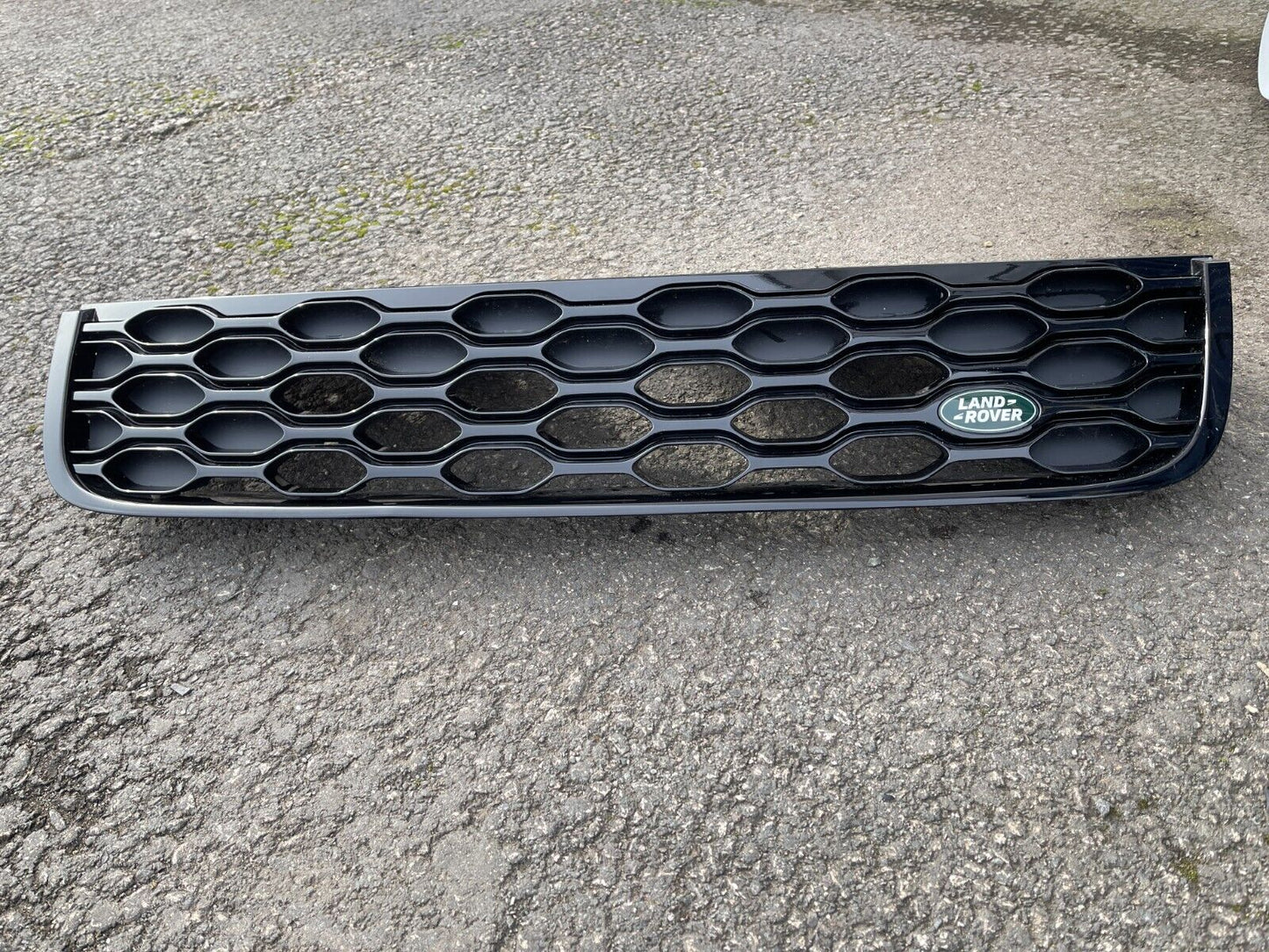 LAND ROVER NEW DISCOVERY L462 FRONT GRILL LR160075 MY428200AD