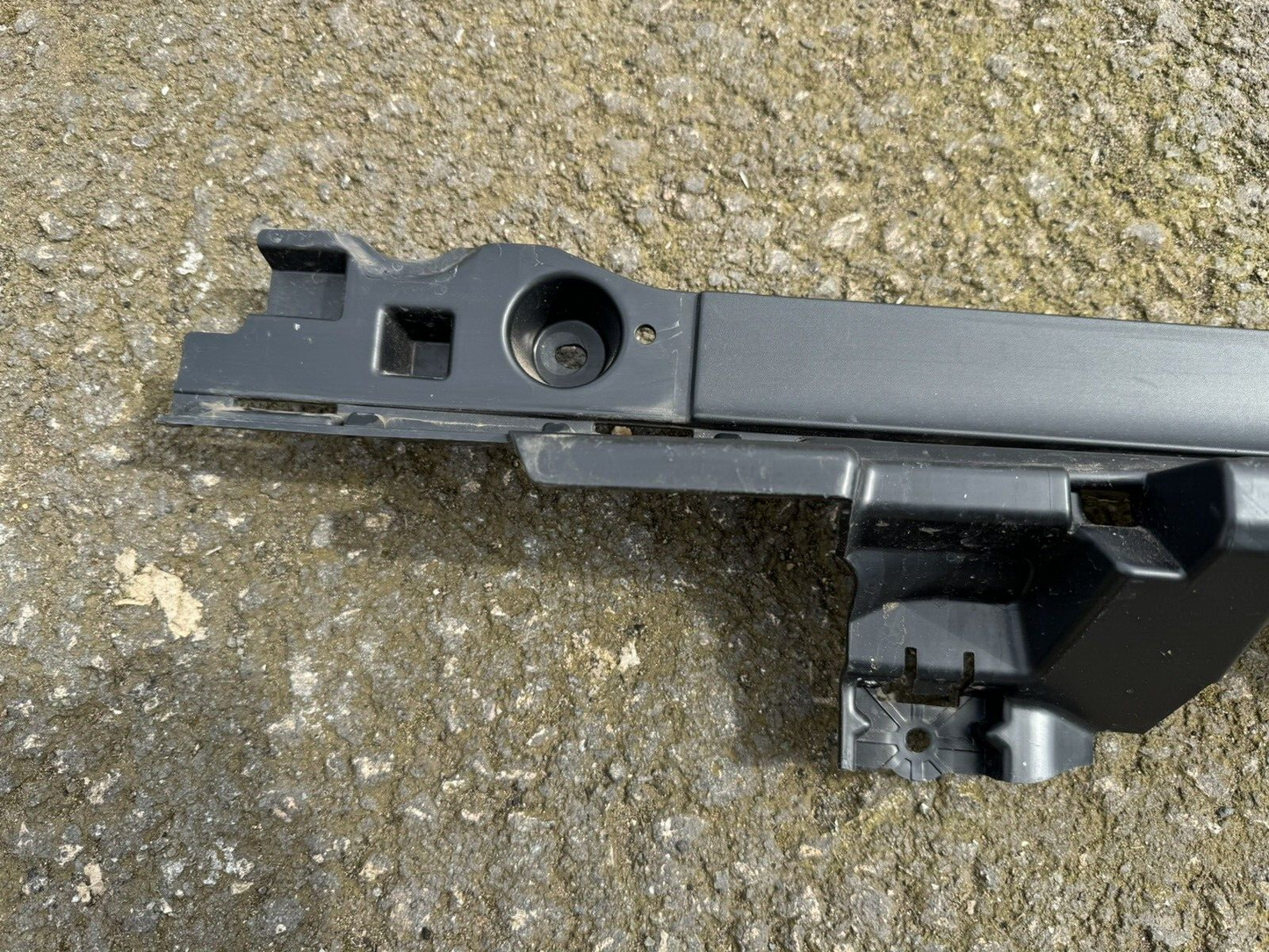 2019 ON L663 LAND ROVER DEFENDER 110 REAR CENTRE BUMPER BRACKET L8B217B861A