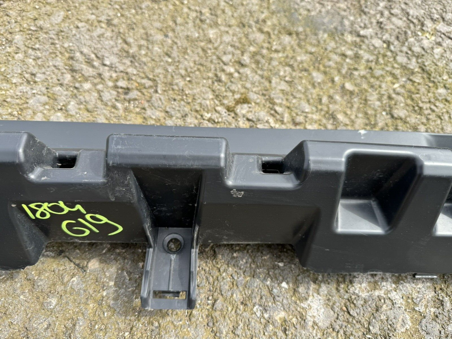 2019 ON L663 LAND ROVER DEFENDER 110 REAR CENTRE BUMPER BRACKET L8B217B861A