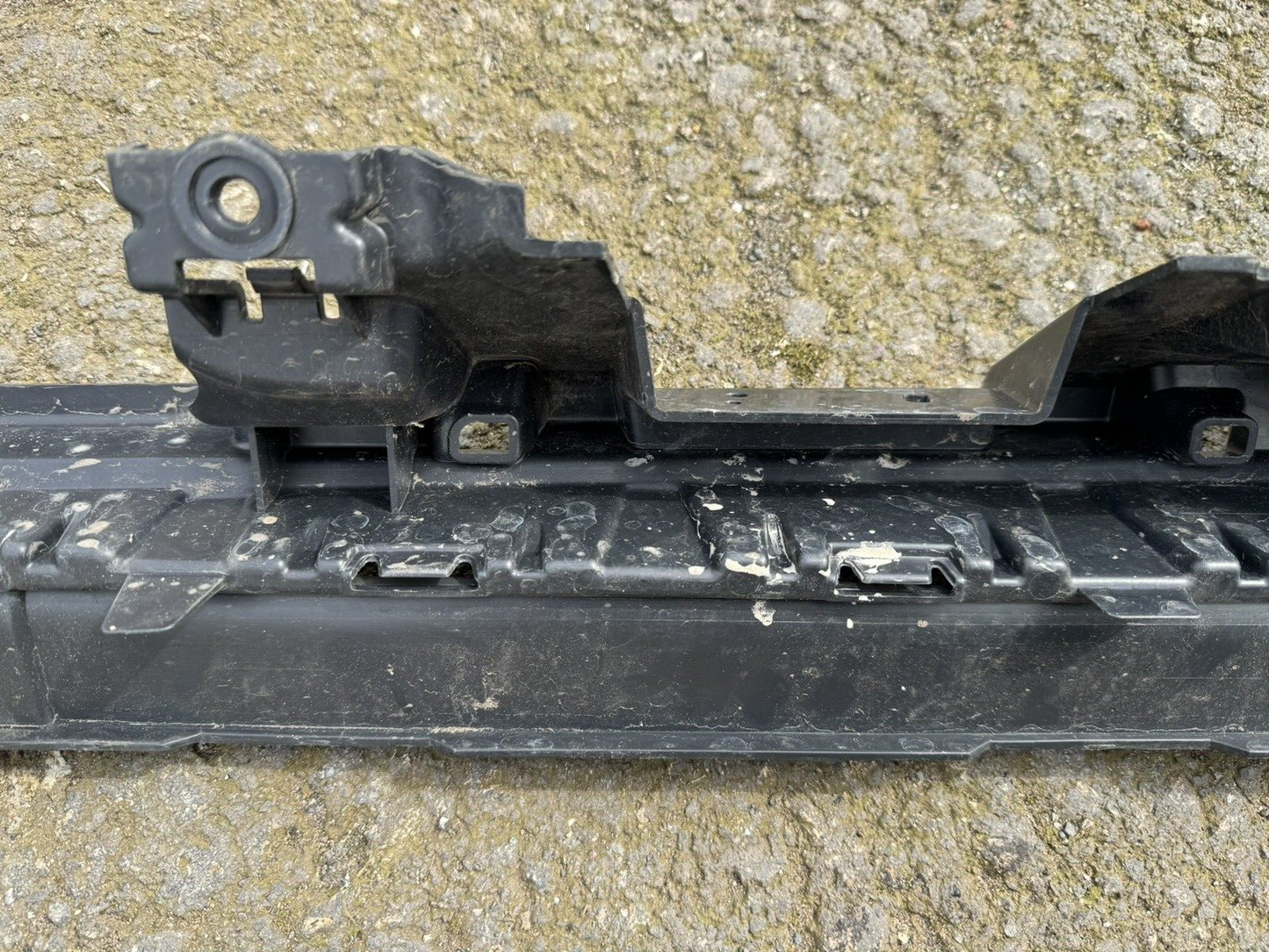 2019 ON L663 LAND ROVER DEFENDER 110 REAR CENTRE BUMPER BRACKET L8B217B861A