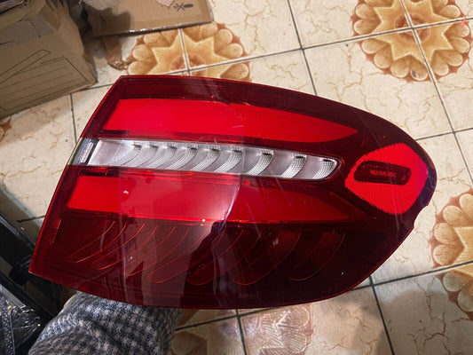 MERCEDES GLC X253 SUV 2016-2019 RIGHT SIDE REAR TAIL LIGHT SCRATCHED AND CHIPPED