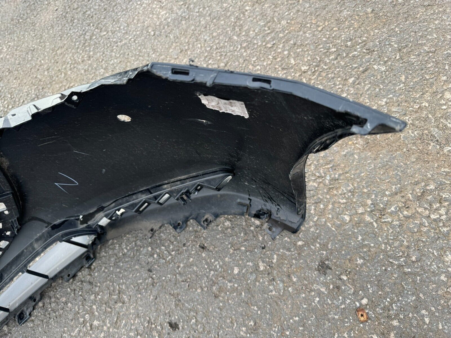 MAZDA 2 FRONT BUMPER 2019-ON front bumper genuine D43N-50031 DAMAGED