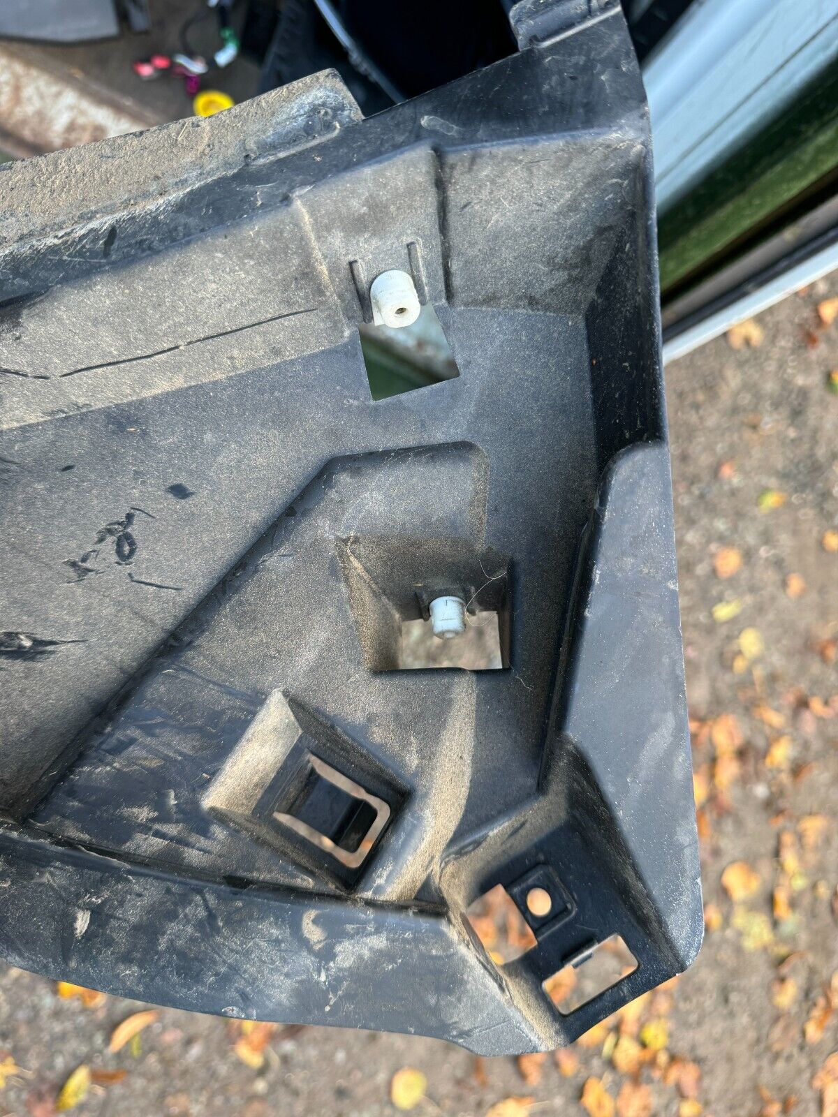 2017 LR DISCO 5 L462 FRONT RIGHT WING SUPPORT BRACKET GENUINE HY32-16F072-AA